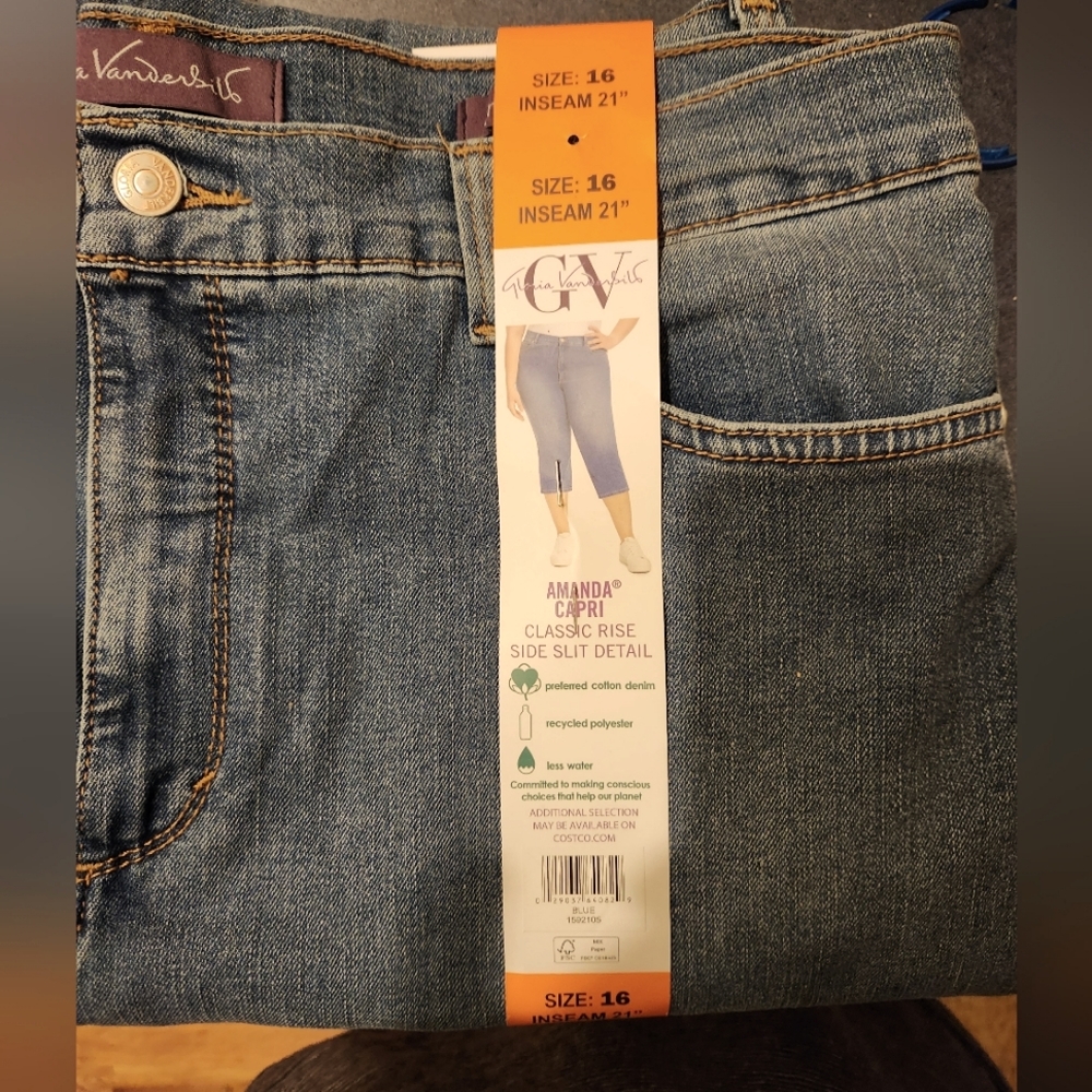 - Gloria Vanderbilt Capris
